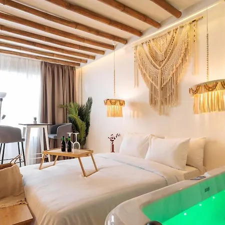 Boho Room-jacuzzi-city Center Apartment